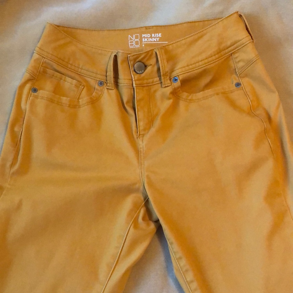 No Boundaries skinny ankle jeans.